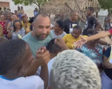 Vídeo: Deputado Roberto Costa distribui alimentos em bairros de Bacabal