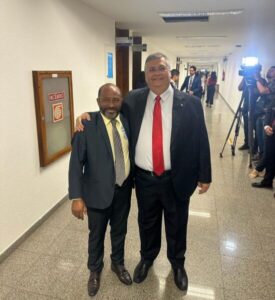 Prefeito Heliezer do Povo vai em busca de benefícios para Peri Mirim