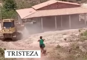 Casa é derrubada pela Prefeitura em Zé Doca