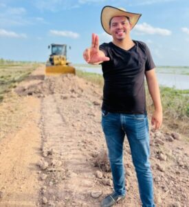 Prefeito Luciano acompanha obras de recuperação de estradas na região do Gama e dá ordem para construção da ponte em concreto do povoado Boa União