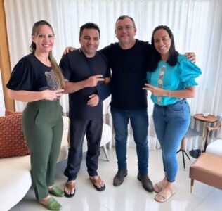 Josimar Maranhãozinho e Detinha reúnem-se com prefeito de Maracaçumé