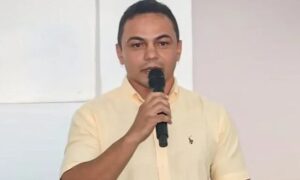 Léo Magalhães e Alanzinho Coreano arrastam multidão em Barra do Corda