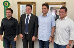 Ex-presidente José Sarney tem fraturas após sofrer queda em Brasília