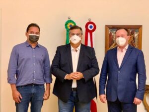 Flávio Dino no centro dos pré-candidatos à sua sucessão em reunião no Palácio