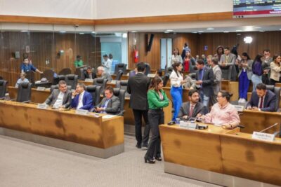 Deputado aprovam, em primeiro turno, alteração no regimento interno da Assembleia para antecipar a eleição da Mesa Diretora