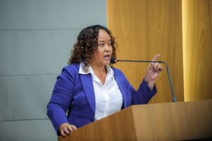 Silvana Noely encaminha denúncia envolvendo o vereador Domingos Paz e se pronuncia sobre acusações de perseguição