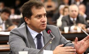 Sondado para a sucessão municipal, Simplício só decidirá no ano que vem…