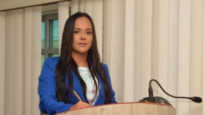 VERGONHA: Vereadora do Maranhão abandona sessão parlamentar para ir ao aniversário de sua filha; veja o vídeo