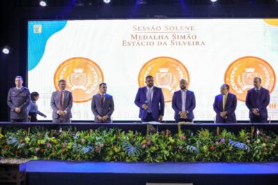 Em noite de homenagens, Câmara Municipal concede a medalha Simão Estácio da Silveira