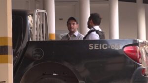 Tonho Braide é conduzido pela Polícia Civil após operação de busca e apreensão