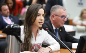 Sancionada a Lei que constitui o protocolo “Não é Não” em que a jovem deputada Amanda Gentil coautora