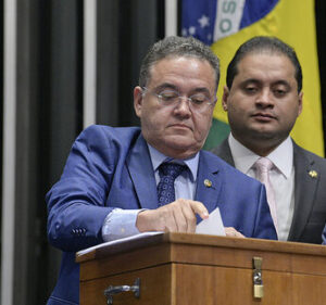 Os Rochas: Nem Weverton, nem Roberto responderam sobre uso do Orçamento Secreto