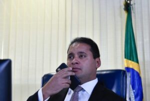 Pesquisa impugnada é divulgada e comemorada por Weverton Rocha