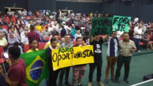 MBL quer reunir ex-presidente em Congresso Nacional para exibir pluralismo de fachada