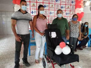 Pessoas com deficiência são beneficiadas com cadeiras de rodas em Anajatuba