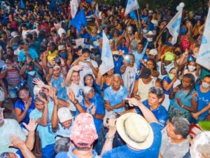 Amaury arrasta multidão em Mirinzal