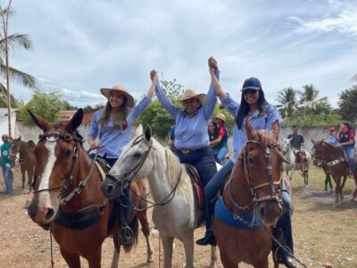 Pré-candidata a Deputada Federal Amanda Gentil participa da grande Cavalgada na cidade de Carolina/MA