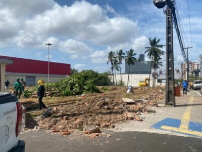 ASSISTA! Prefeitura destroí parte do Armazém Paraíba no Renascença, em São Luís