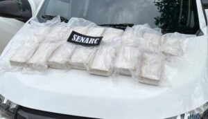 Dupla é presa com 15kg de crack escondidos em veículo em São Luís