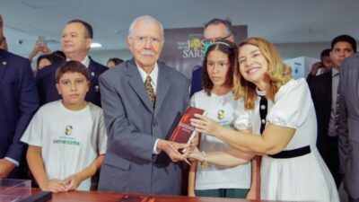 “Estamos diante do grande porta-voz da democracia”, diz a presidente Iracema Vale durante homenagem a José Sarney
