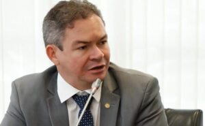 Em reunião da Comissão de Educação, reitor da Uema confirma curso de Direito em Timon