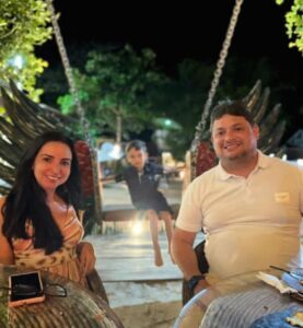 Parabéns Lago Verde: 12 anos que o prefeito vem fazendo história no ramo das mulheres. Esposa e amante do prefeito de Lago verde, disputam para quem vai fica com a posição de primeira dama.