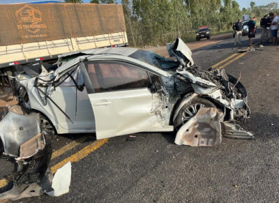 Grave acidente envolvendo dois caminhões e Corolla deixa mulher gravemente ferida na BR-135, em Santa Rita