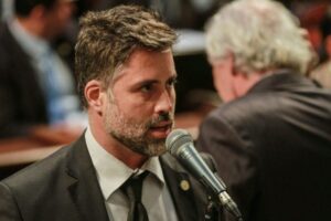 Deputado do Novo associa deputadas negras e com origem em favelas do Rio a facção criminosa