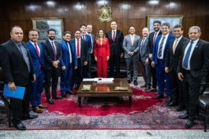 Com investimentos de quase R$ 3 milhões Ana Paula garante tratores para a Baixada…