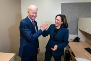 Biden vira e passa a liderar votação na Geórgia; Democrata reserva local para discurso da vitória