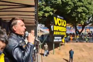 Bolsonaro volta a ameaçar eleições e avisa que “soldado que vai à guerra e tem medo de morrer é um covarde”