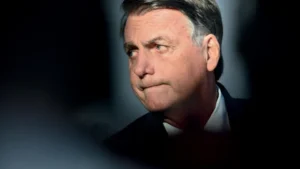 Reverter inelegibilidade de Bolsonaro é muito difícil, diz Gilmar Mendes