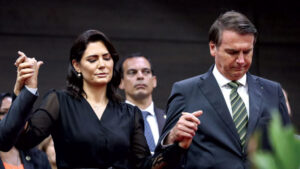 Bolsonaro quer desviar dinheiro do Fundeb para escolas ligadas às igrejas