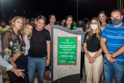 Prefeito Luciano inaugura no povoado Paraíso a praça central, matadouro público e ponto de acesso gratuito à internet
