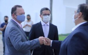 Com aval de Dino, Brandão já começa a atuar como governador do Maranhão
