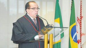 STJ condena desembargador do TJ-CE que vendia decisões pelo WhatsApp