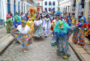 Profissional do HU-UFMA/Ebserh oferece orientações para uma folia segura