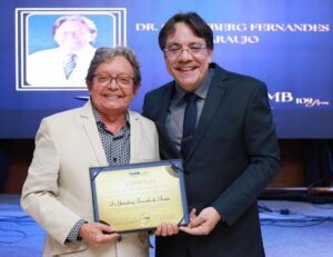 Dr. Gutemberg recebe homenagem da Associação Médica do Maranhão