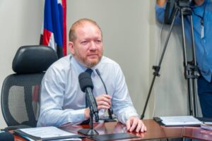 Partido de Othelino Neto volta a protocolizar ação no STF