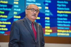 César Pires aponta ilegalidades e incoerência de Dino na reforma da Previdência estadual