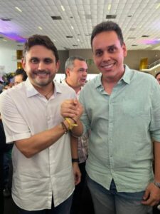 Prefeito Francisco Pinheiro recebe computadores para a educação de Poção de Pedras