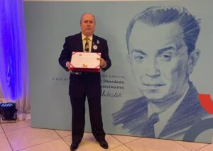 Eduardo Nicolau é homenageado com a Medalha JK em Minas Gerais