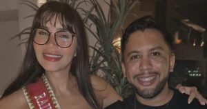 Paulinha Aguiar recebe faixa de Rainha dos Biquínis