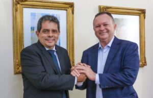 Brandão anuncia auxílio de R$ 100 para transporte de pacientes durante greve de ônibus em São Luís