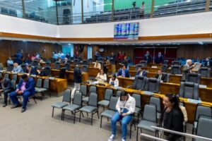 Deputados saem em defesa do governador Brandão após críticas de Othelino