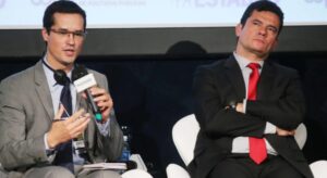 Mensagens mostram Moro direcionando Dallagnol na Lava Jato