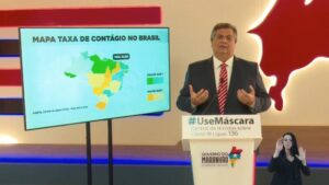 Segundo Dino, a função de governante é salvar vidas, não exibir caixas de remédio