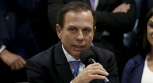 34% dos ministros de Bolsonaro e 40% dos governadores no Brasil já tiveram covid-19