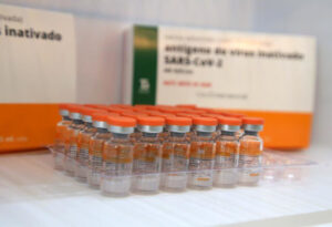 Anvisa faz alerta sobre adulteração de frascos da vacina CoronaVac no Maranhão
