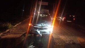 Colisão mata idosa que estava numa moto com mais duas pessoas na BR 402